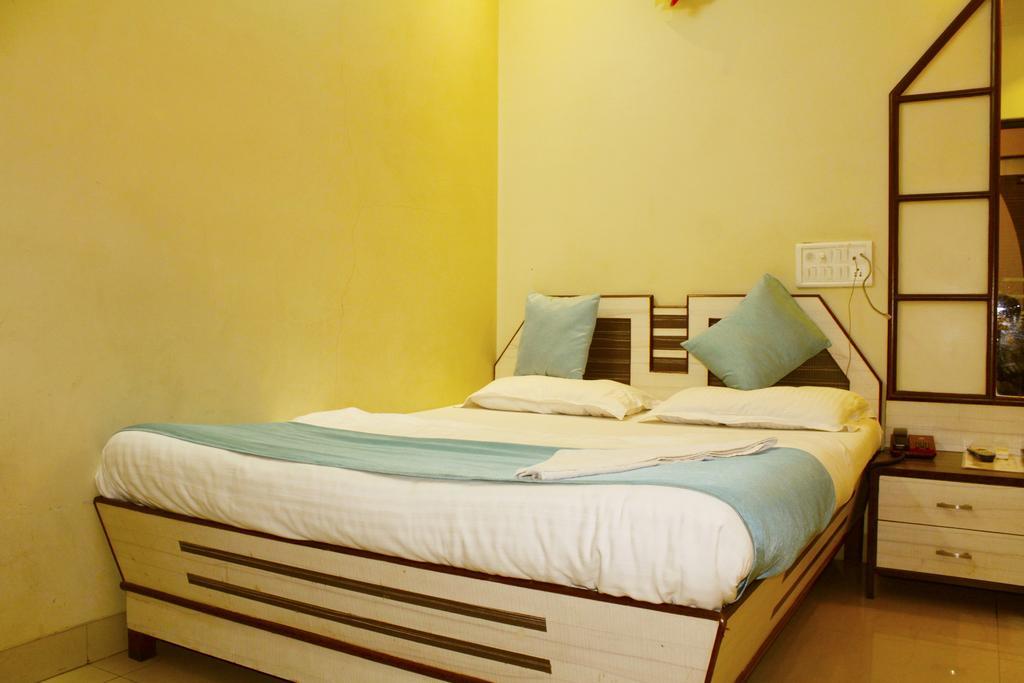 Hotel Broadway Colaba Mumbai Kültér fotó