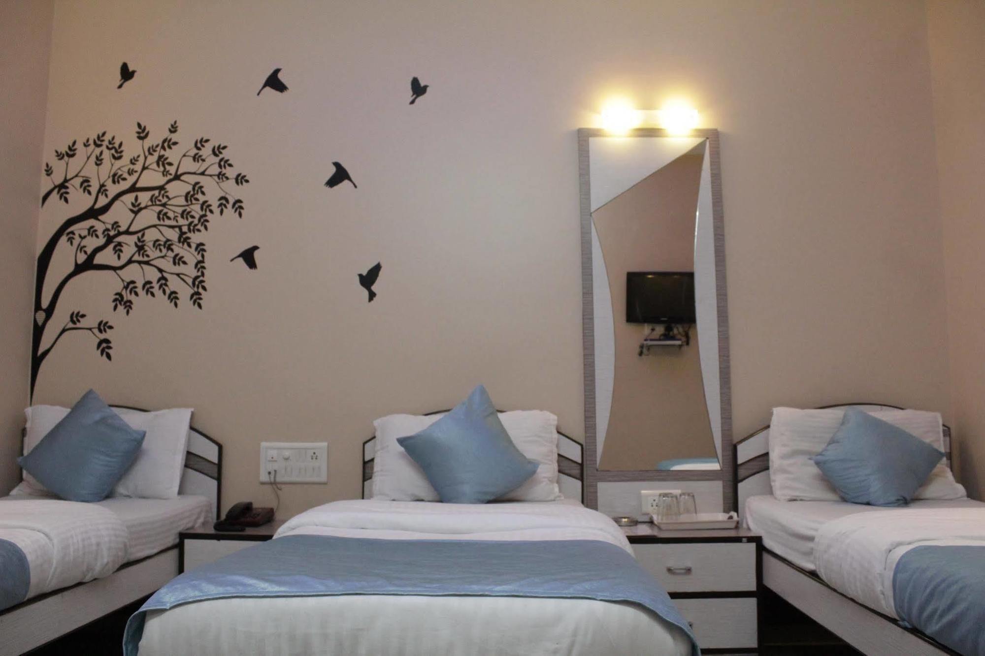 Hotel Broadway Colaba Mumbai Kültér fotó