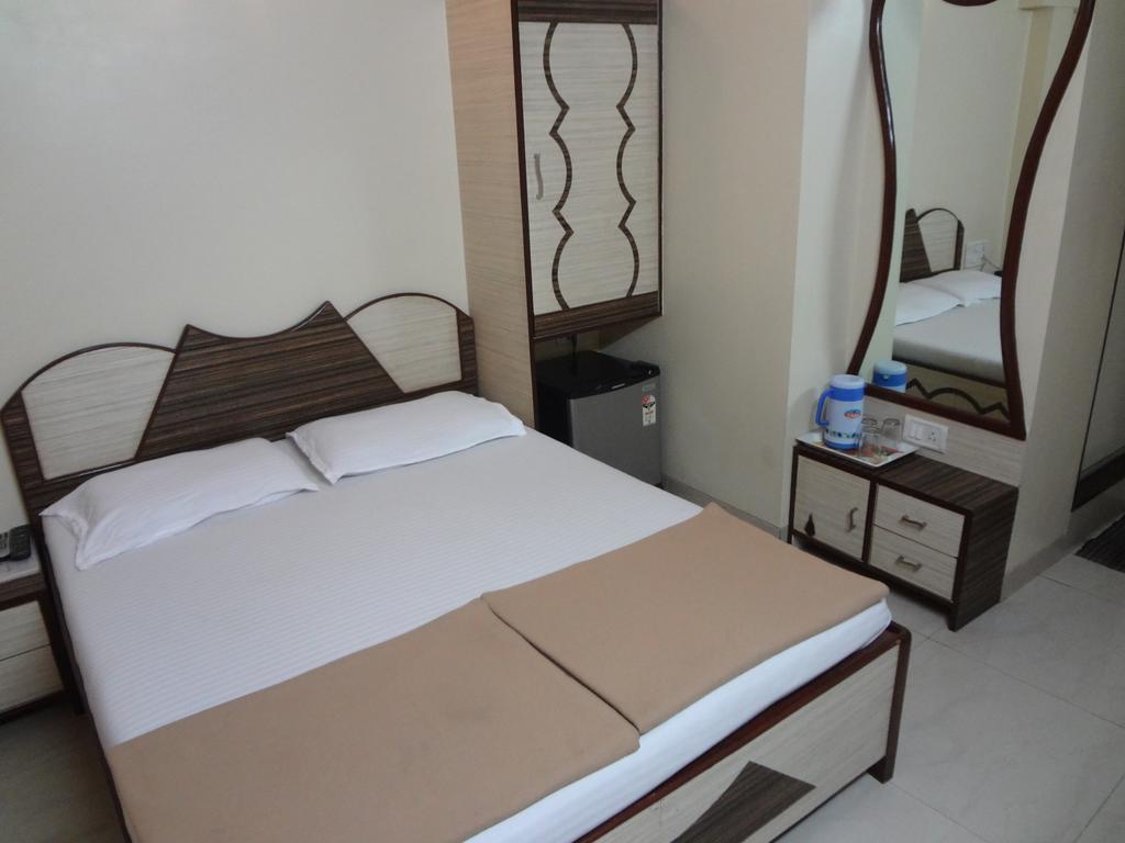 Hotel Broadway Colaba Mumbai Kültér fotó